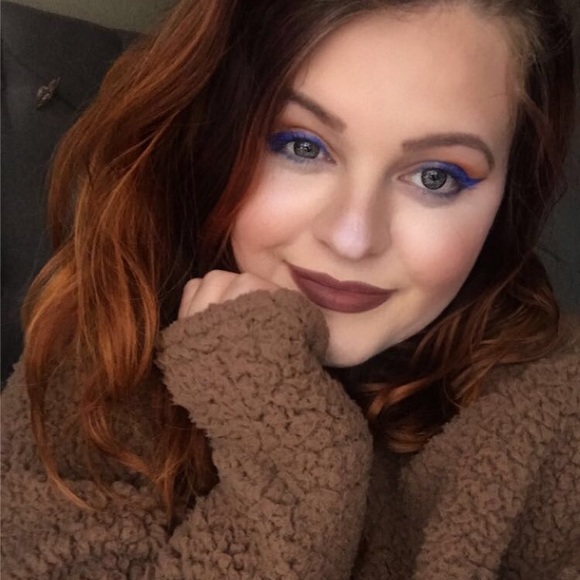 Meet your Posher, Chloe - Picture 3 of 6